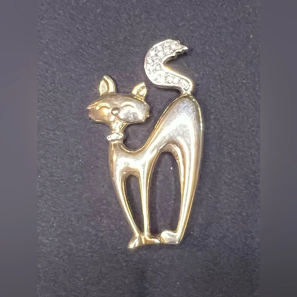 VINTAGE GOLD TONE CAT PIN BROOCH w/ RHINESTONES